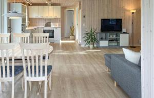 3 Bedroom Gorgeous Home In Hals