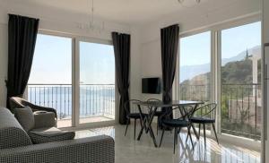 Kaş Ay Işığı Suit Apart