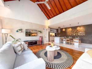 Villa St Calyx by DVH Luxe Retreats 3BR Tropical Pool Villa