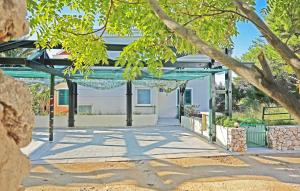 7 Bedroom Amazing Home In Kosljun