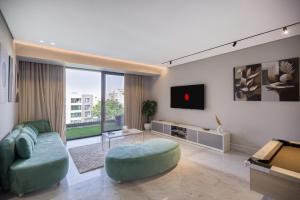 Elegant Garden & Pool View 2-BR Apt - Silverpalm