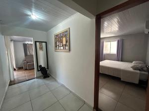 Casa com piscina no Ouro Verde, próx Argentina, Marco 3F e roda gigante