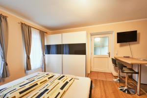 Silent Apartments in Historic Building w Free Parking