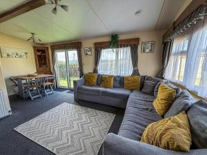 Great Dog Friendly Caravan For Hire At North Denes In Suffolk Ref 40068Nd