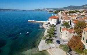 Studio Apartment In Kastel Kambelovac