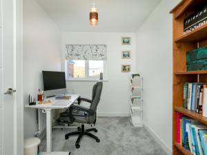 Pass the Keys Elegant Townhouse with Garden Wi-Fi Work Space