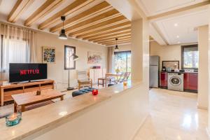 Dar Dmana Luxury Apt Pools, Tennis & Private Garden