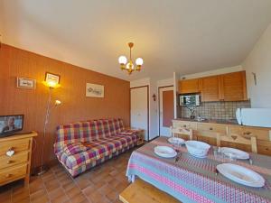 Studio RDC 4 pers, accès pistes, parking - FR-1-241-96