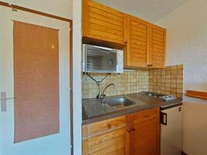 Studio RDC 4 pers, accès pistes, parking - FR-1-241-96