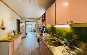 Gorgeous Home In Dingle With Wifi