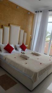 J Lee Beach Hotel