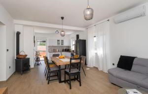 Gorgeous Home In Danilo With Wifi