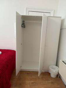 5 Brunswick - room 04