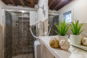 Hoslty-Suite lArancio-Enjoy the Historical Center-Brand new Shower