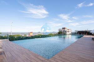 Apto Pé na Areia Condomínio Resort Completo com Piscina borda Infinita, Beach Tennis, Academia, Sala de Jogos, Brinquedoteca, Playground e Portaria 24H 2 Quartos com Ar-Condicionado, Churrasqueira Privativa Reserve Agora e Viva essa Experiência