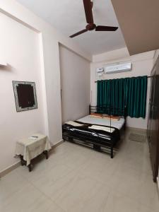 Prime Area 1BHK Full AC Budget Stay