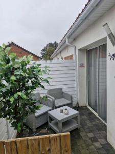 Studio avec jacuzzi , terrasse amenagée et wifi à Westrehem