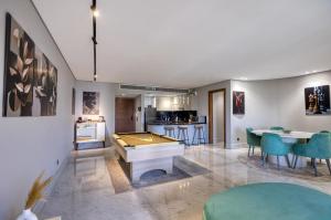 Elegant Garden & Pool View 2-BR Apt - Silverpalm