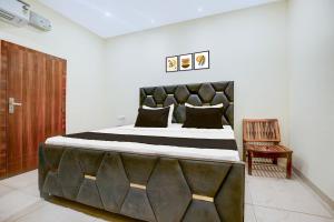 Hotel O The Royal INN