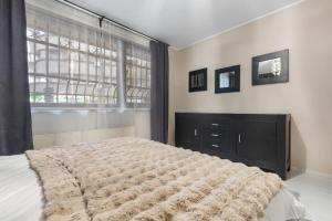 Monochrome Escape 1BR Ultra Central