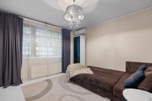 Monochrome Escape 1BR Ultra Central