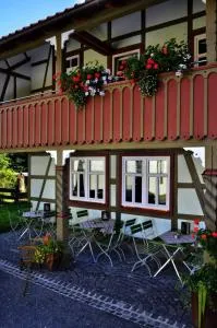 Café im Hof- Bed & Breakfast - Straufhain