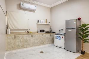 شقة واسعة وأنيقة ثلاث غرف نوم