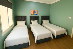 شقة واسعة وأنيقة ثلاث غرف نوم