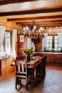 Dom Zielarki na Kaszubach - widok na jezioro, sauna, balia
