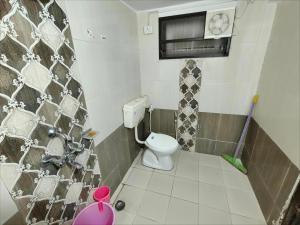 Prime Area 1BHK Full AC Budget Stay