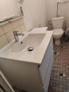 Spacieux studio meublé