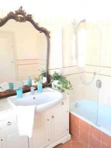 Art & Soul Florence Apartment with AC- UNESCO Downtown - 3 bedrooms