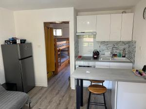 Charmant studio calme bord de mer Wifi-NESPRESSO-DRAPS-LINGE DE BAIN