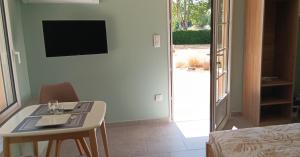 Studio bois du bournat piscine et tranquilité