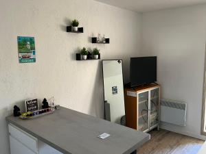 Charmant studio calme bord de mer Wifi-NESPRESSO-DRAPS-LINGE DE BAIN