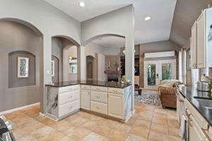 Modern 4BR Home w WiFi by Dell Diamond