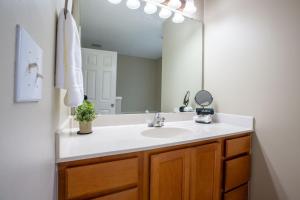 Family & Couples King Suite Home Near Lake Norman State Park & 30 mins from Charlotte