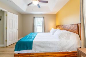 Family & Couples King Suite Home Near Lake Norman State Park & 30 mins from Charlotte