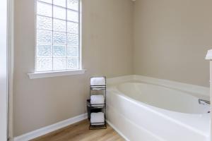 Family & Couples King Suite Home Near Lake Norman State Park & 30 mins from Charlotte