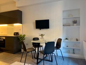 Stylish 1 Bed Edinburgh City Centre Apartment