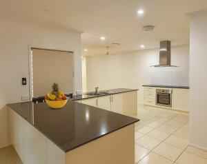 Grand Riverside Retreat in Annandale & Pet Friendly Space forin Townsville