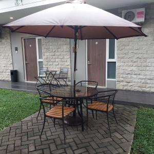 Sunshine Family Homestay near Terminal 1 Juanda Airport