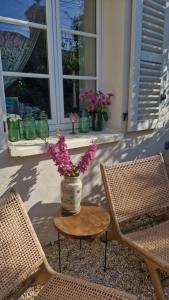 Un monde à part avec jardin, calme et volupté, 3 min de la Ferté-sous-Jouarre, 42 min de Paris TER, 35 min de Disney, 10 min de lA4