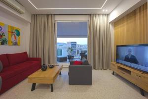 Piraeus Harbor Hideaway