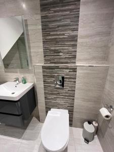 Comfortable& Stylish Apartment, Free Parking, WiFi