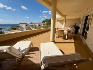 Magnifico apartamento con piscina, vistas a mar