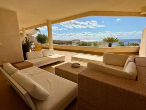 Precioso apartamento con piscina, vistas a mar