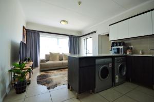 The Sandown - One Bed Apartment with Balcony & Pool View