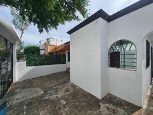3 Bedroom House With 3 Bathrooms Central