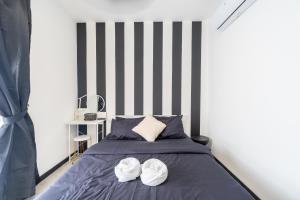 2PAX-4PAX Projector Screen Stay near KLCC & Jelatek LRT Station